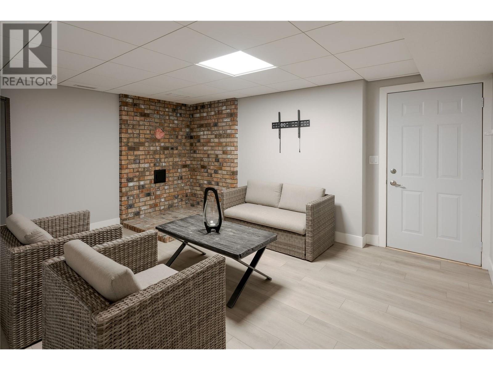  2218 Omineca Place, Kelowna