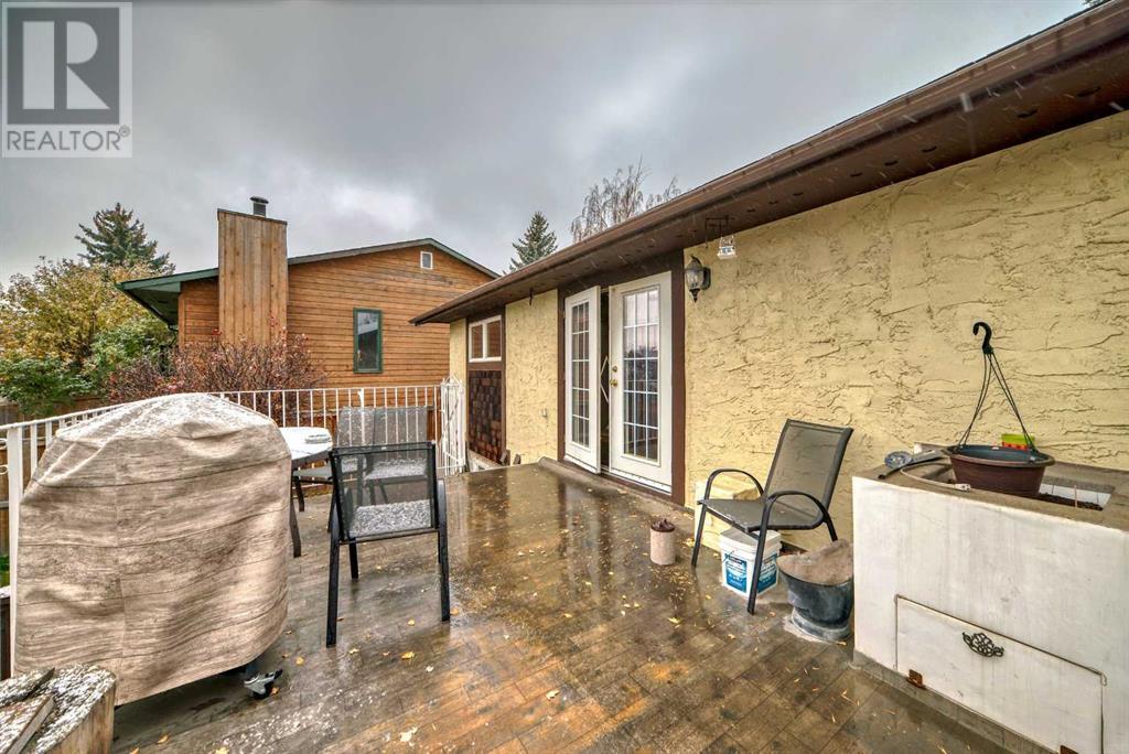 Single Family House Bi-level for Sale in  Bernard Place NW Beddington Heights Calgary 