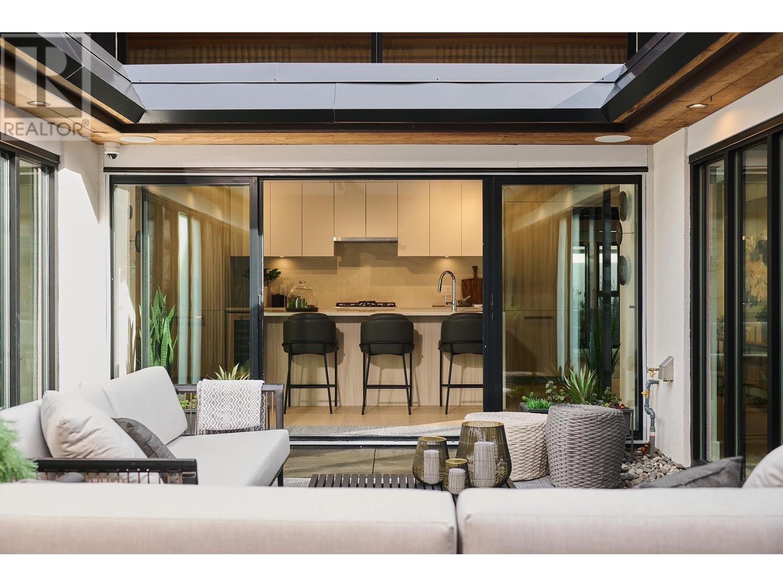 PH1 423 6TH STREET, West Vancouver real estate listing R2967740