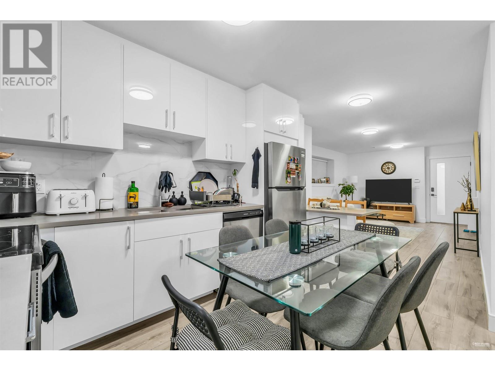 929 CANYON BOULEVARD, North Vancouver