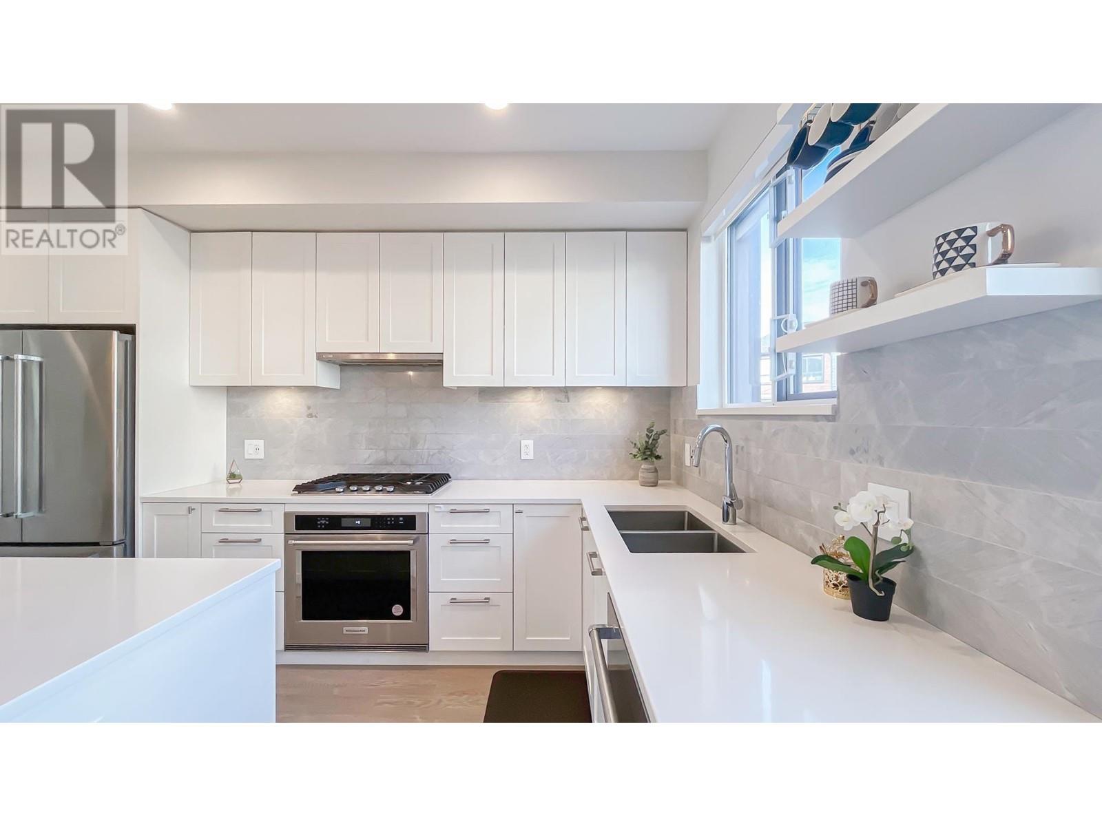 Photo 5 of 215 4738 Hemlock Way, Tsawwassen BC