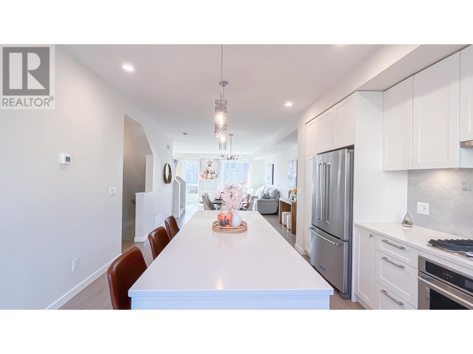Photo 4 of 215 4738 Hemlock Way, Tsawwassen BC