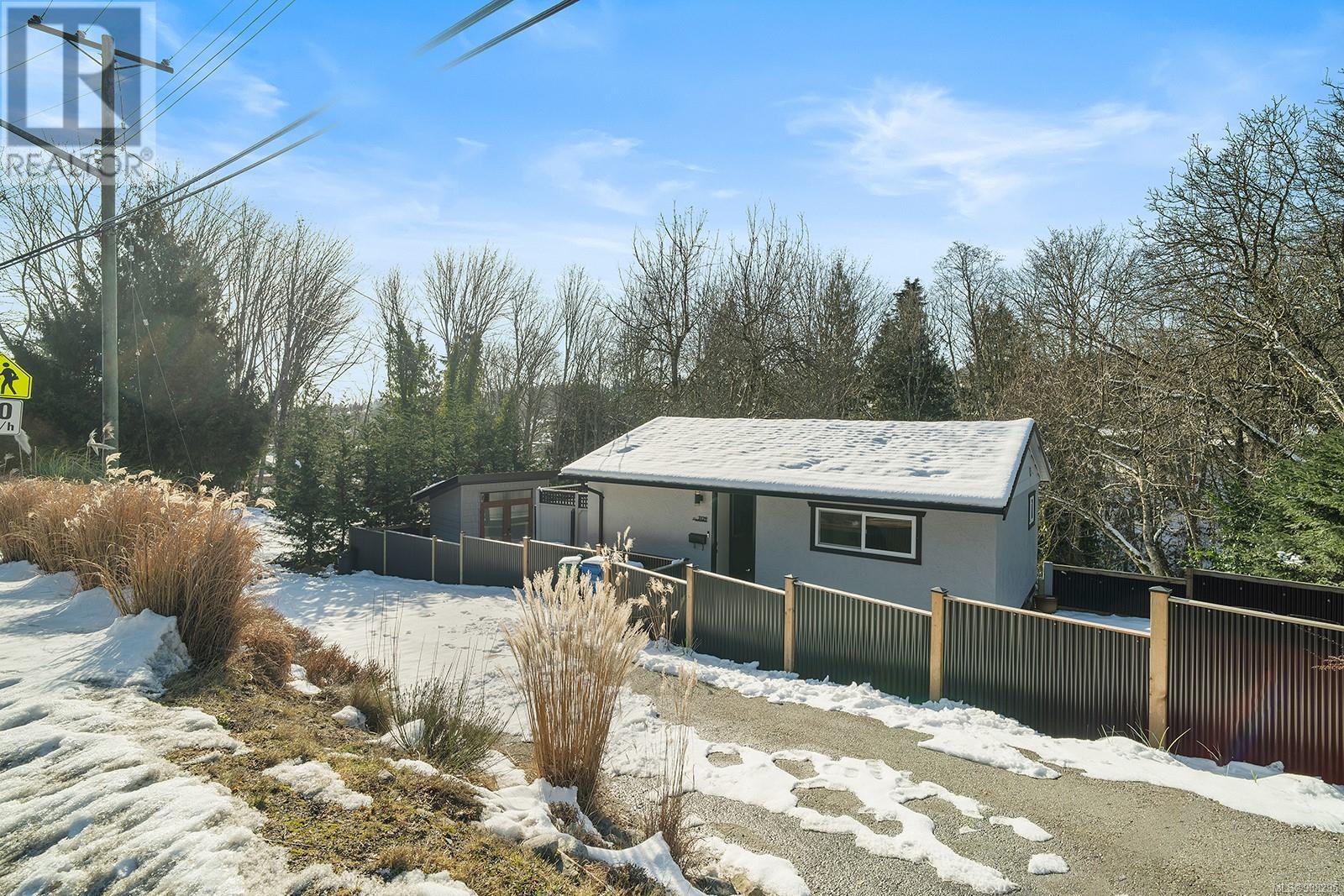 3129 Departure Bay Rd, Nanaimo