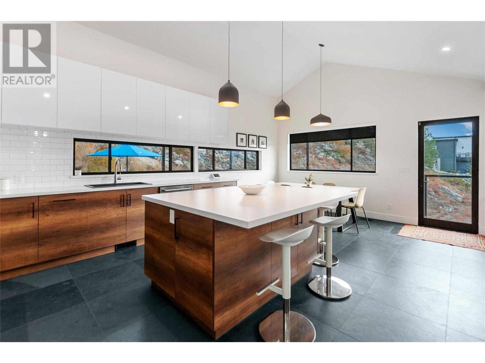 2710 WORKMAN Place, Naramata