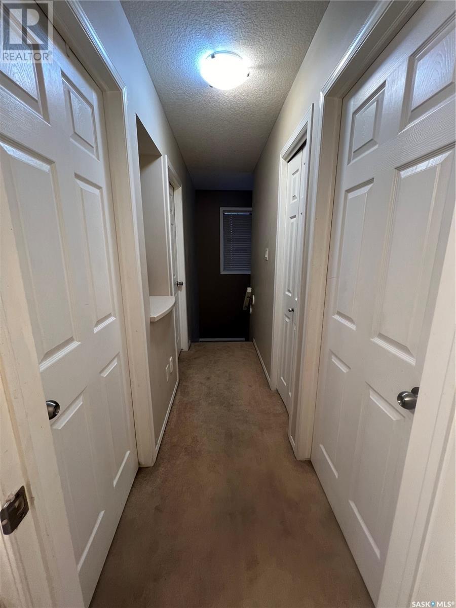 Photo 3 of 818 Bluebird Crescent, Regina SK