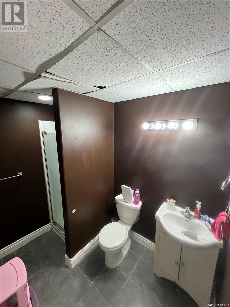 Photo 7 of 818 Bluebird Crescent, Regina SK