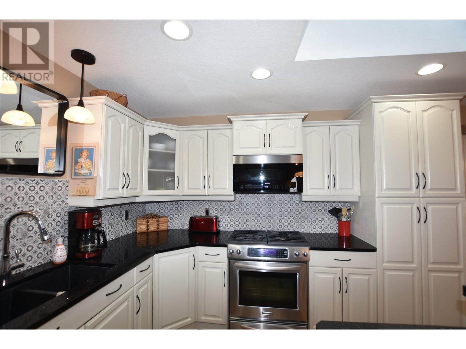 Photo 9 of 519 Loon Avenue, Vernon BC