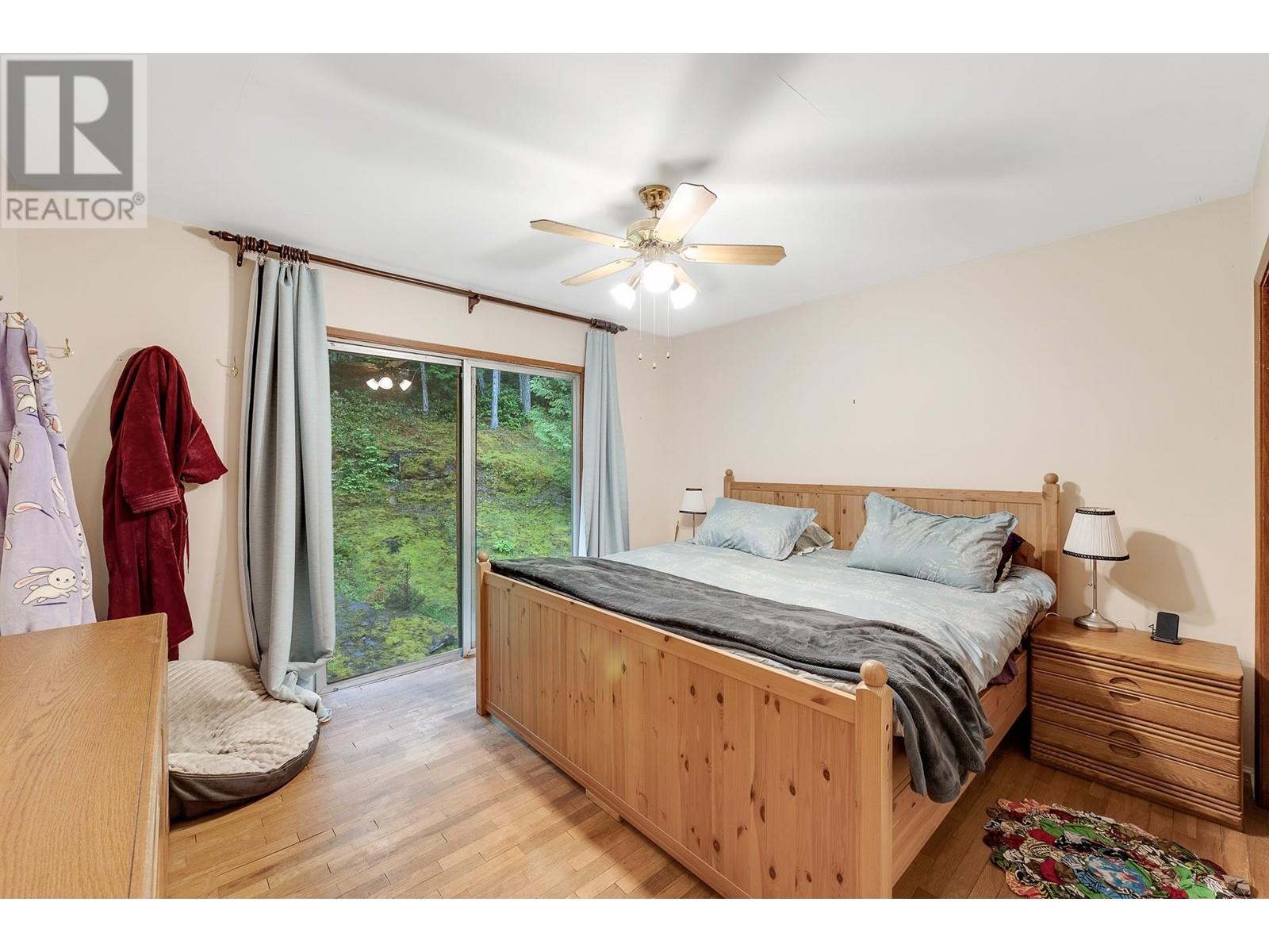 570 WAUGH ROAD, Mayne Island