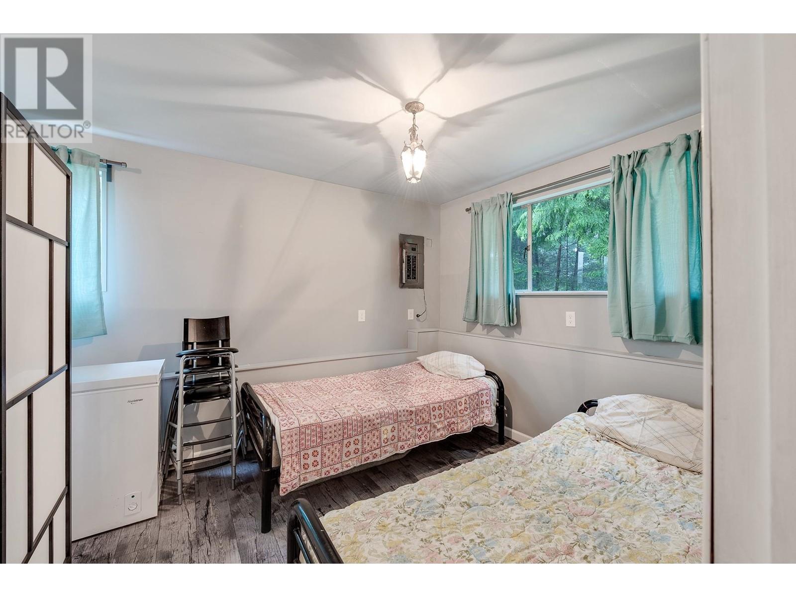 570 WAUGH ROAD, Mayne Island