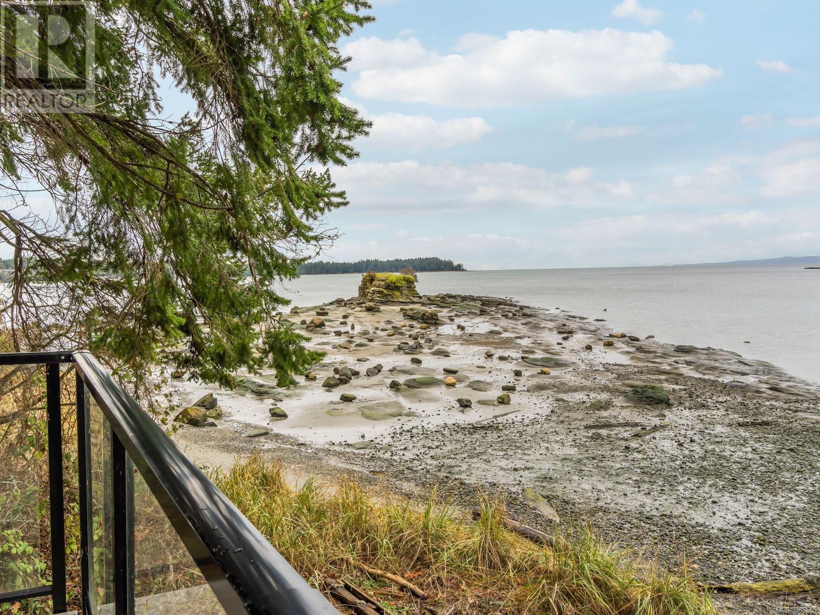 721 1600 Stroulger Rd, Nanoose Bay