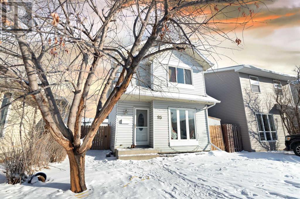 Single Family House for Sale in  Castlegreen Close NE Castleridge Calgary 