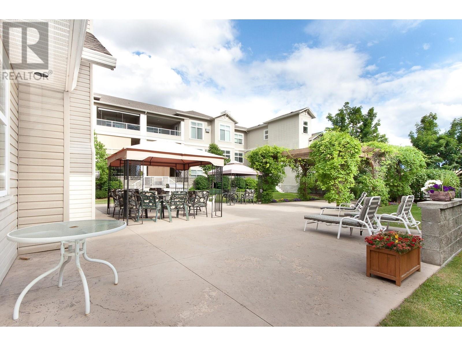 301 555 Houghton Road, Kelowna