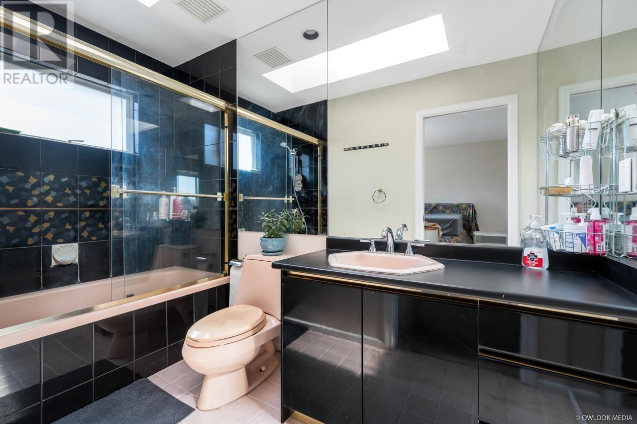 Photo 11 of 1428 W 58th Avenue, Vancouver BC