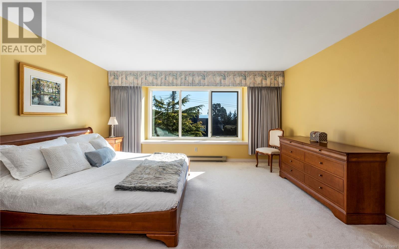 Single Family House for Sale in  Rockland Ave Victoria 