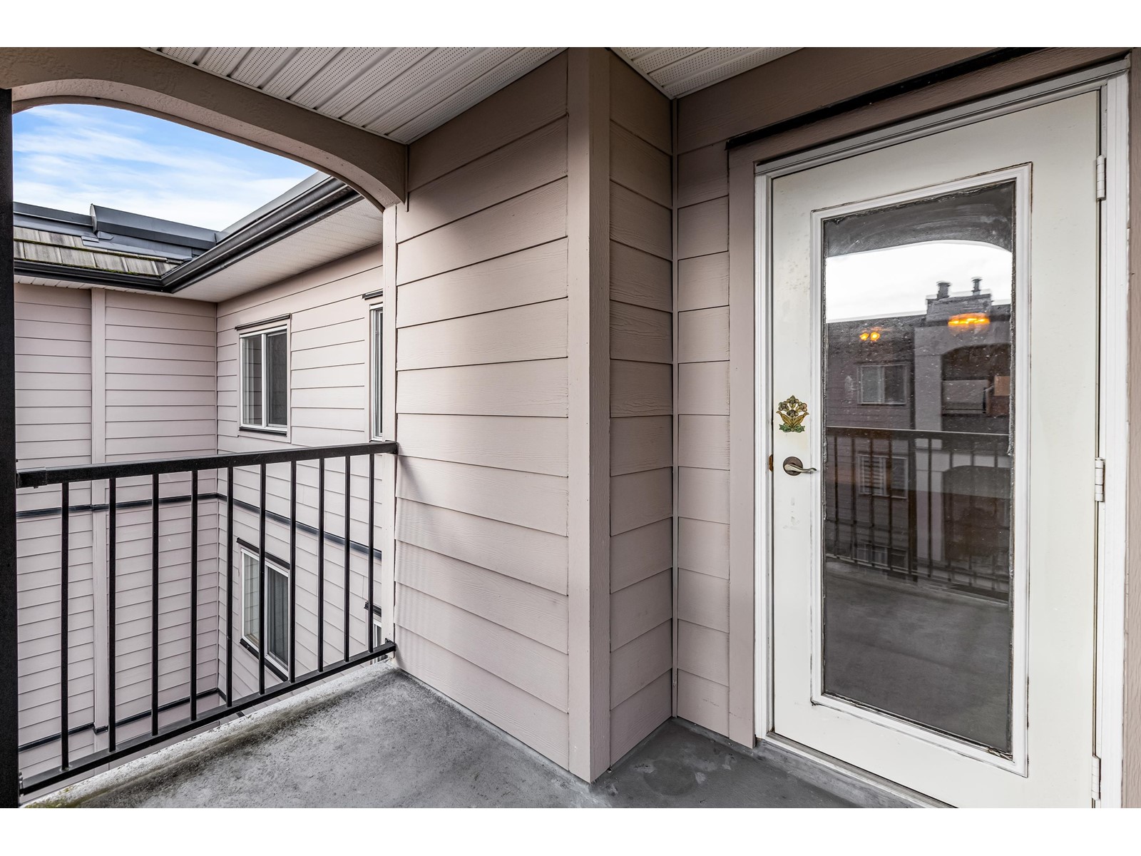 311 1533 BEST STREET, White Rock
