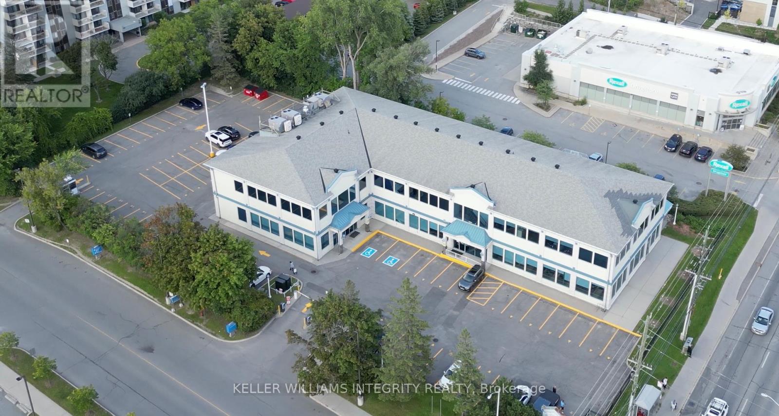 https://ddfcdn.realtor.ca/listing/TS638756527442200000/reb76/highres/3/x11980623_1.jpg