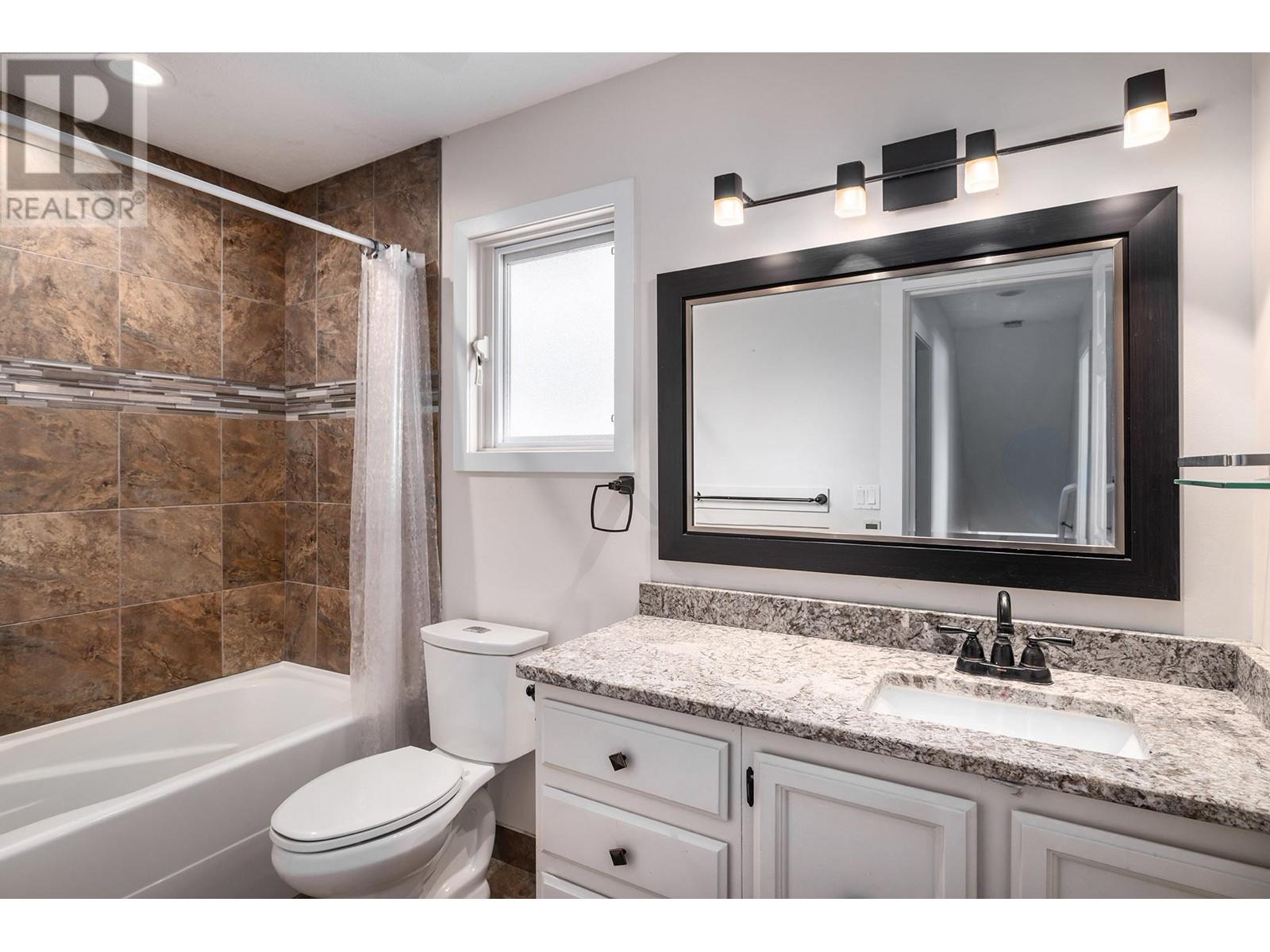  2571 Pineridge Place, West Kelowna