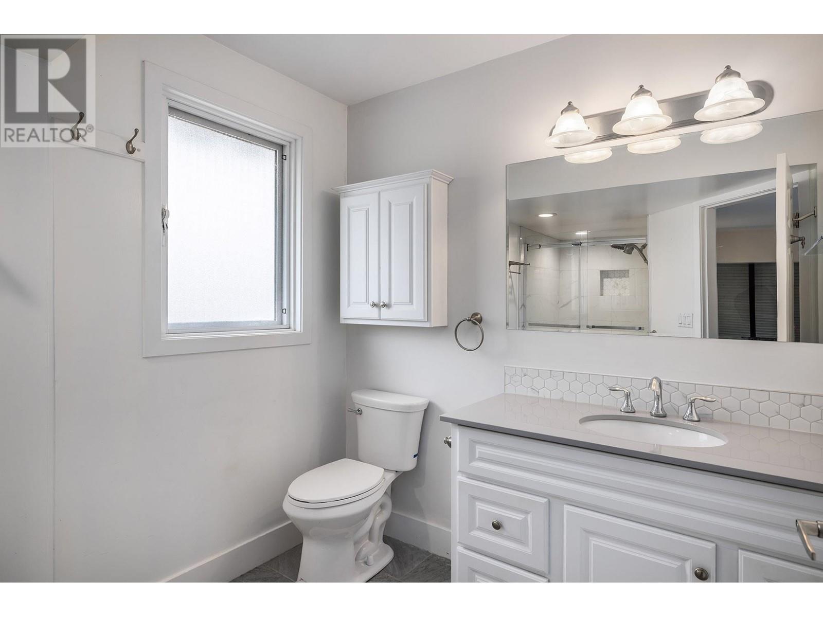  2571 Pineridge Place, West Kelowna