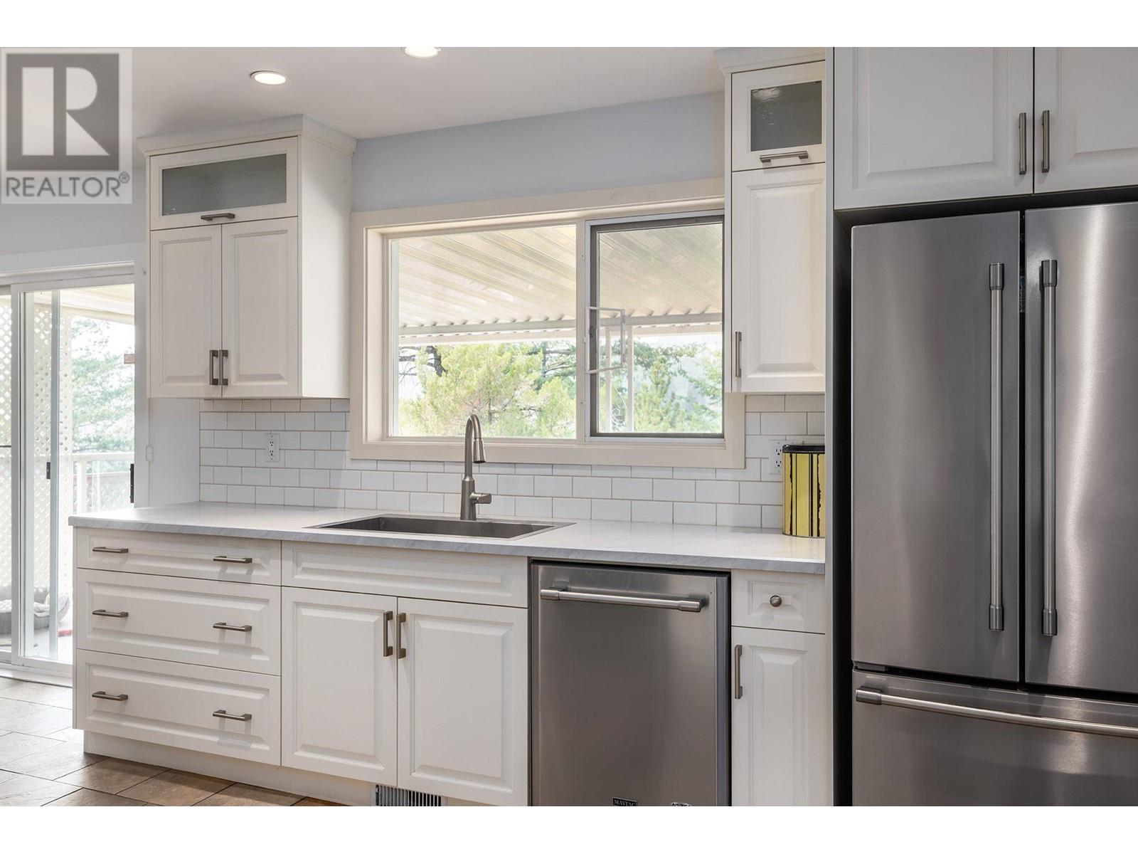  2571 Pineridge Place, West Kelowna