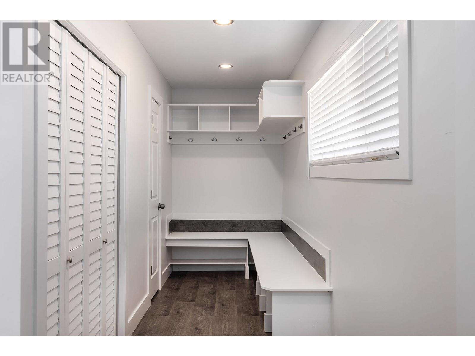  2571 Pineridge Place, West Kelowna