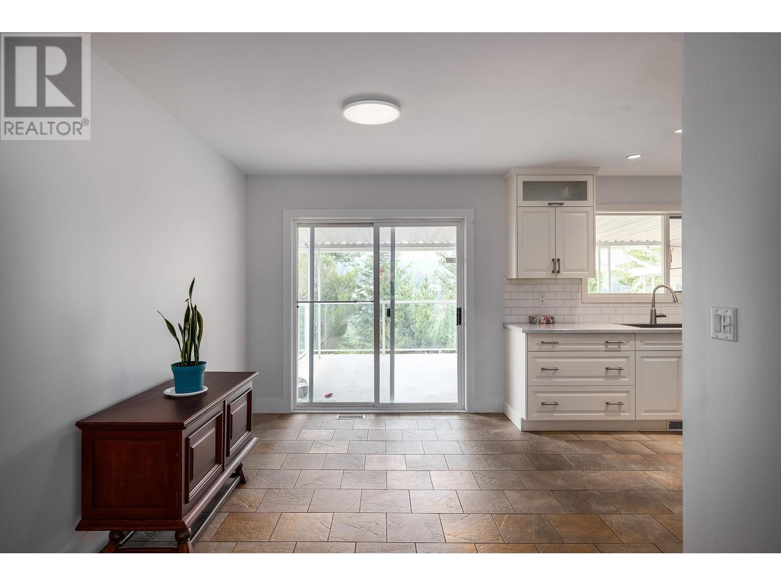  2571 Pineridge Place, West Kelowna