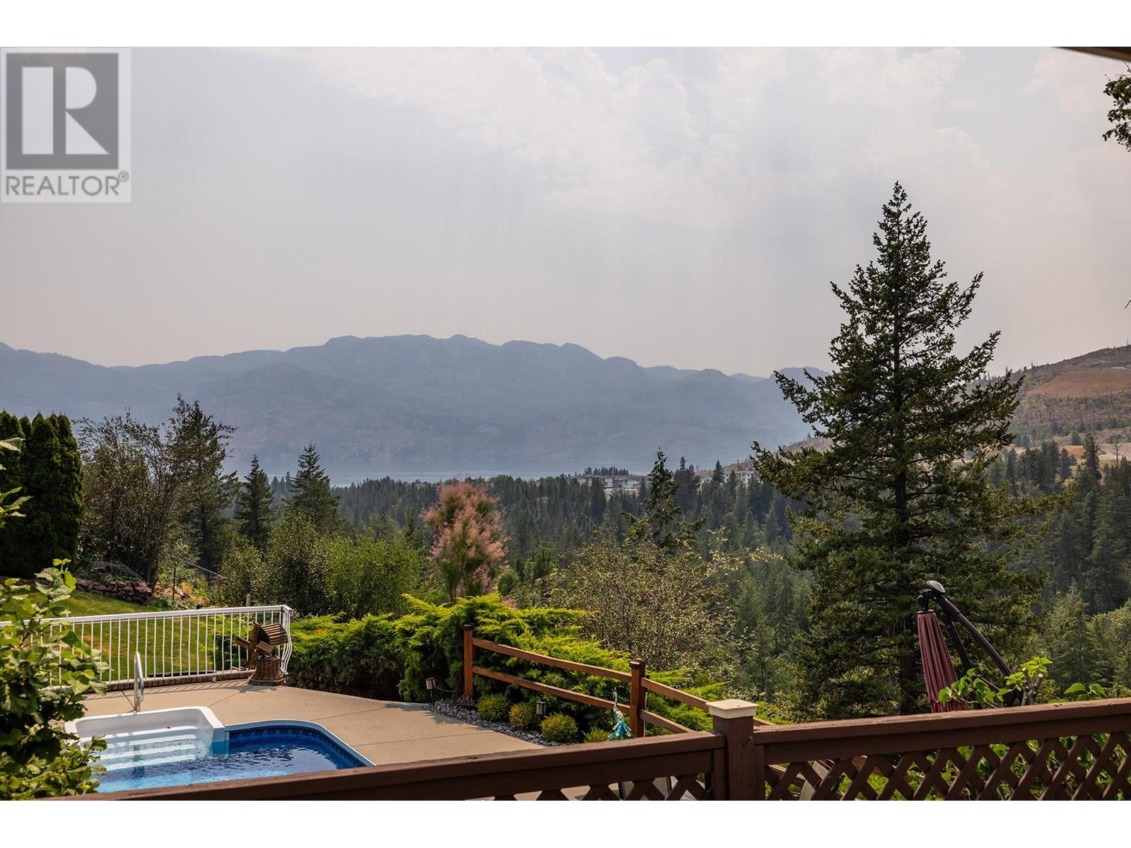  2571 Pineridge Place, West Kelowna