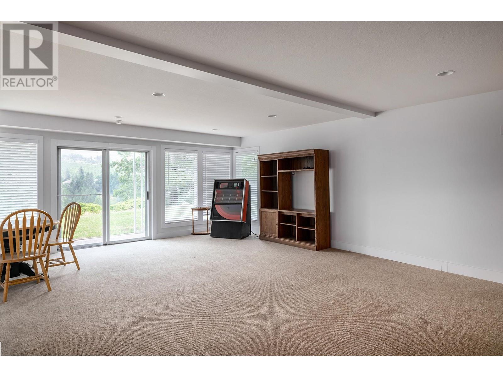  2571 Pineridge Place, West Kelowna