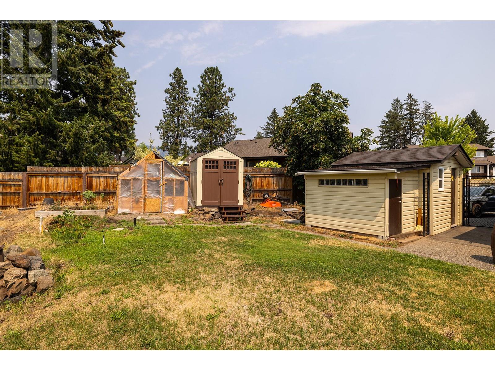 2571 Pineridge Place, West Kelowna