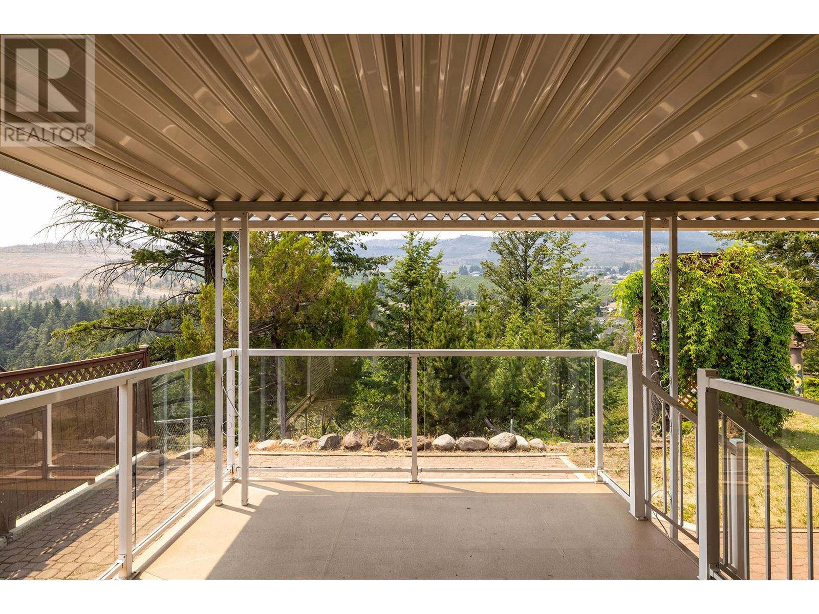  2571 Pineridge Place, West Kelowna