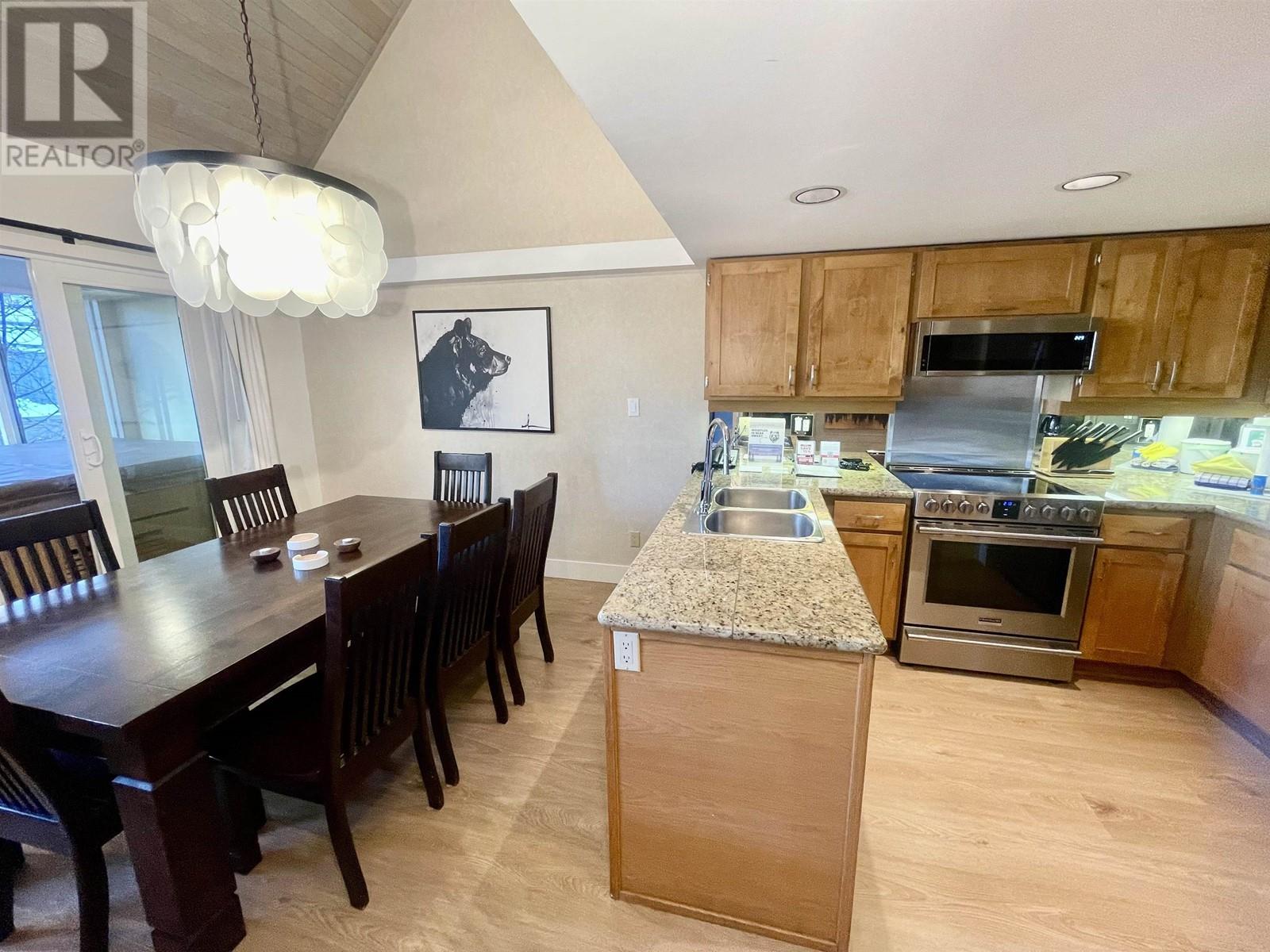 904 WK 1-4293 MOUNTAIN SQUARE, Whistler real estate listing R2968916
