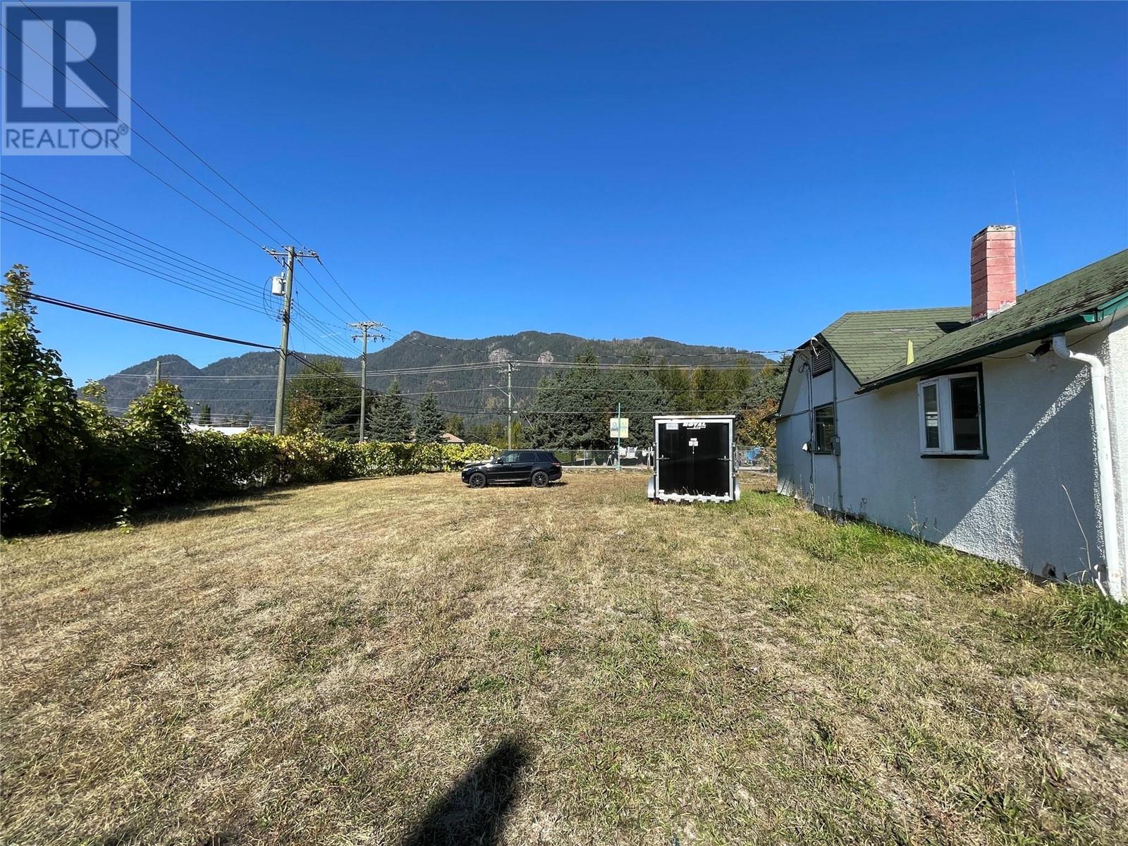  401 Finlayson Street, Sicamous
