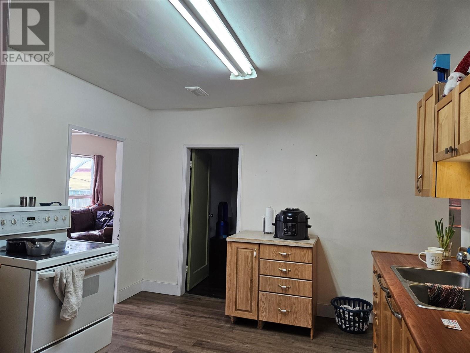  702 7th Avenue, Keremeos