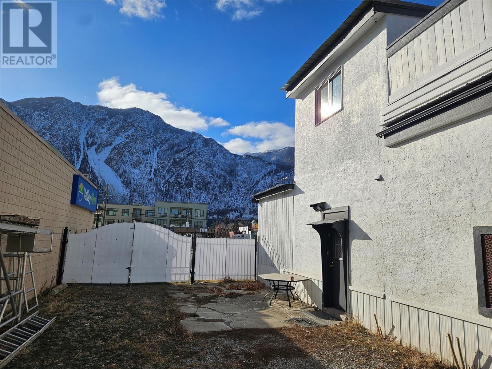  702 7th Avenue, Keremeos