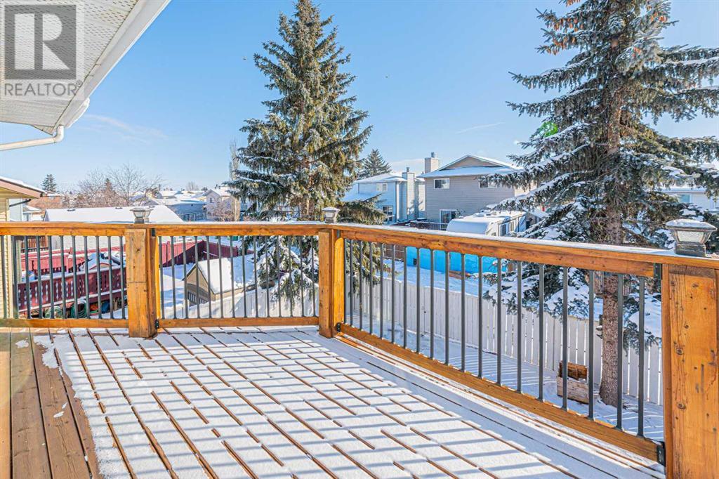 Single Family House 4 Level for Sale in  Pasadena Gardens NE Monterey Park Calgary 