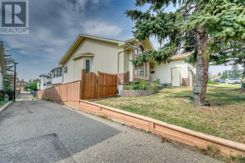 Single Family House Bungalow for Sale in  Hawkdale Circle NW Hawkwood Calgary 