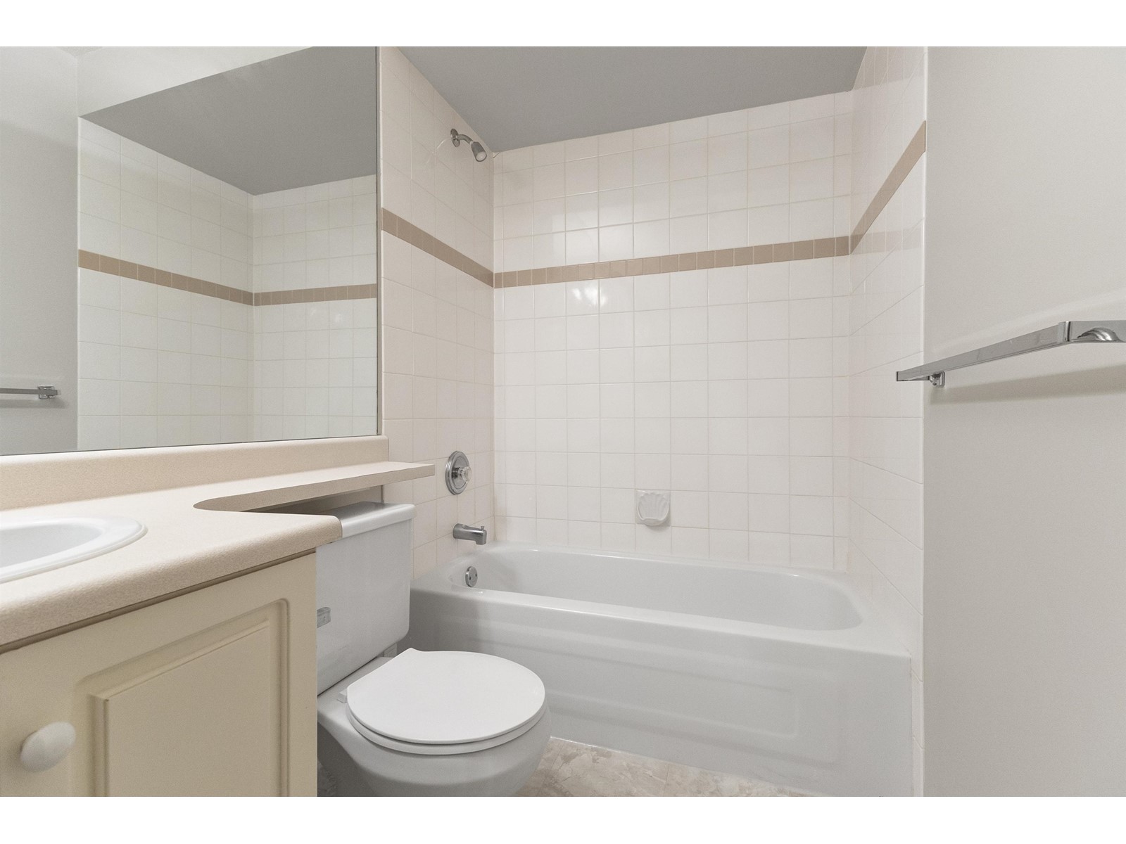 103 32120 MT WADDINGTON AVENUE, Abbotsford real estate listing R2942258