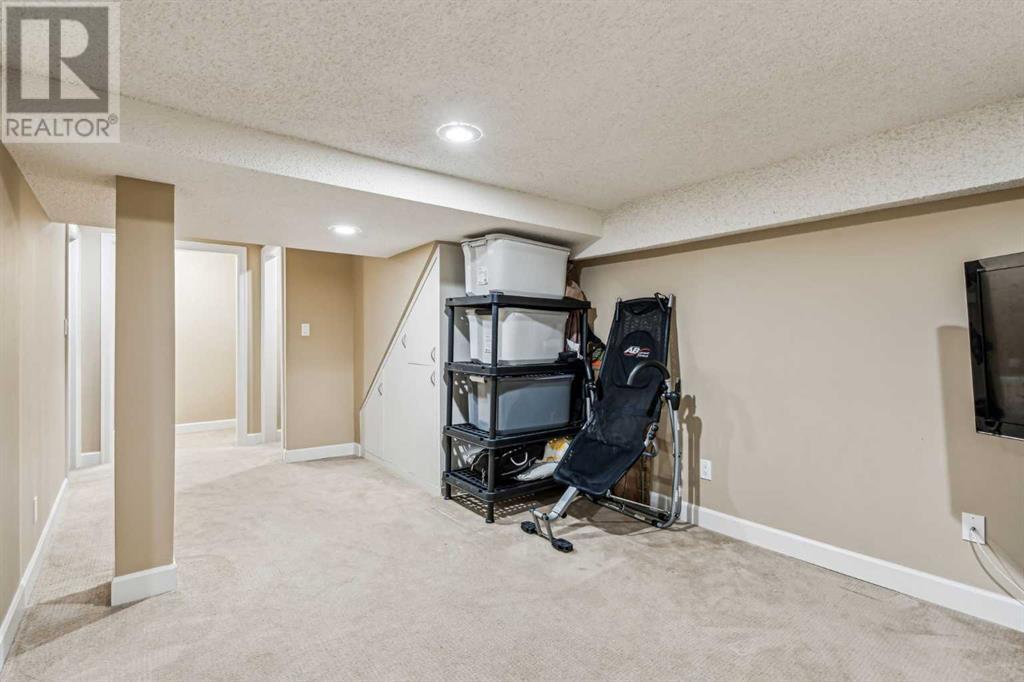 Single Family House for Sale in    Street NE Pineridge Calgary 