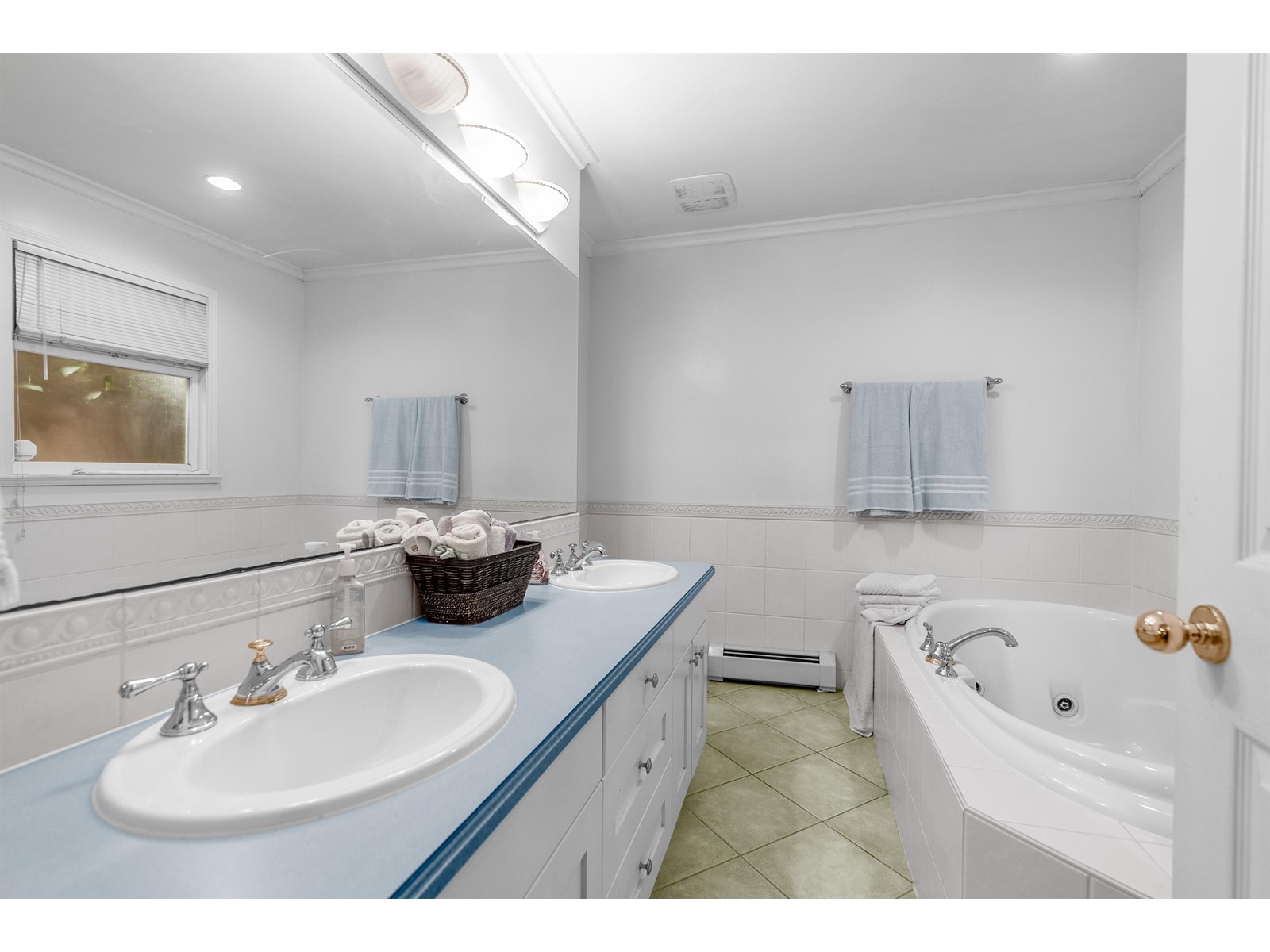 Photo 14 of 5502 Bakerview Drive, Surrey BC