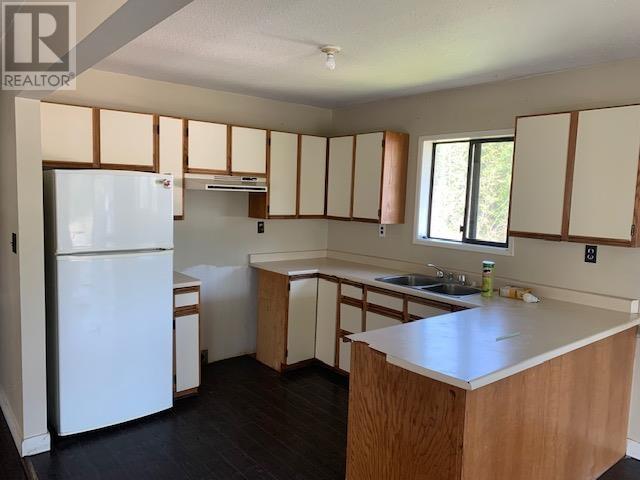 7506 MAGNUSSEN ROAD, 100 Mile House