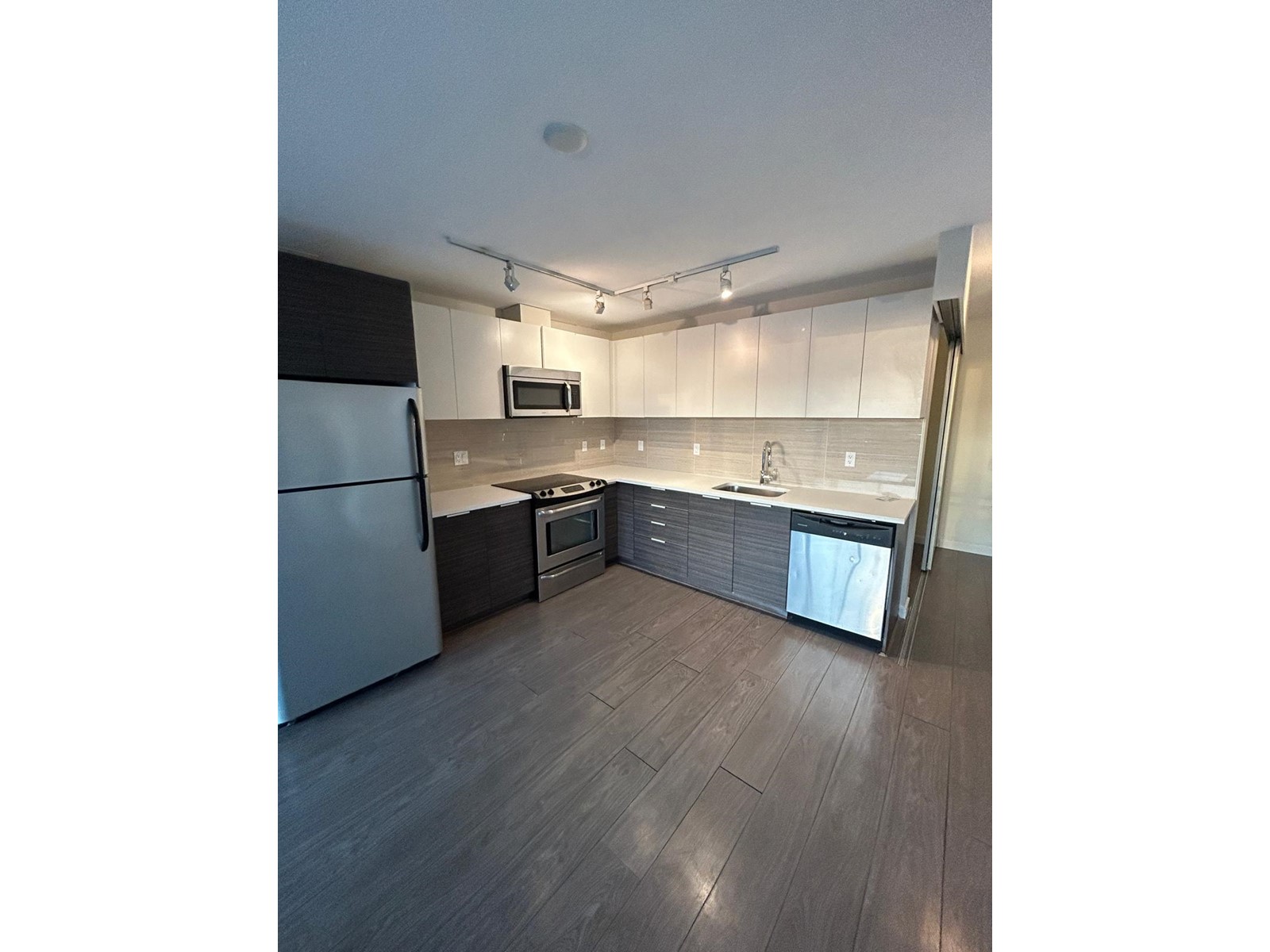 909 13303 CENTRAL AVENUE, Surrey