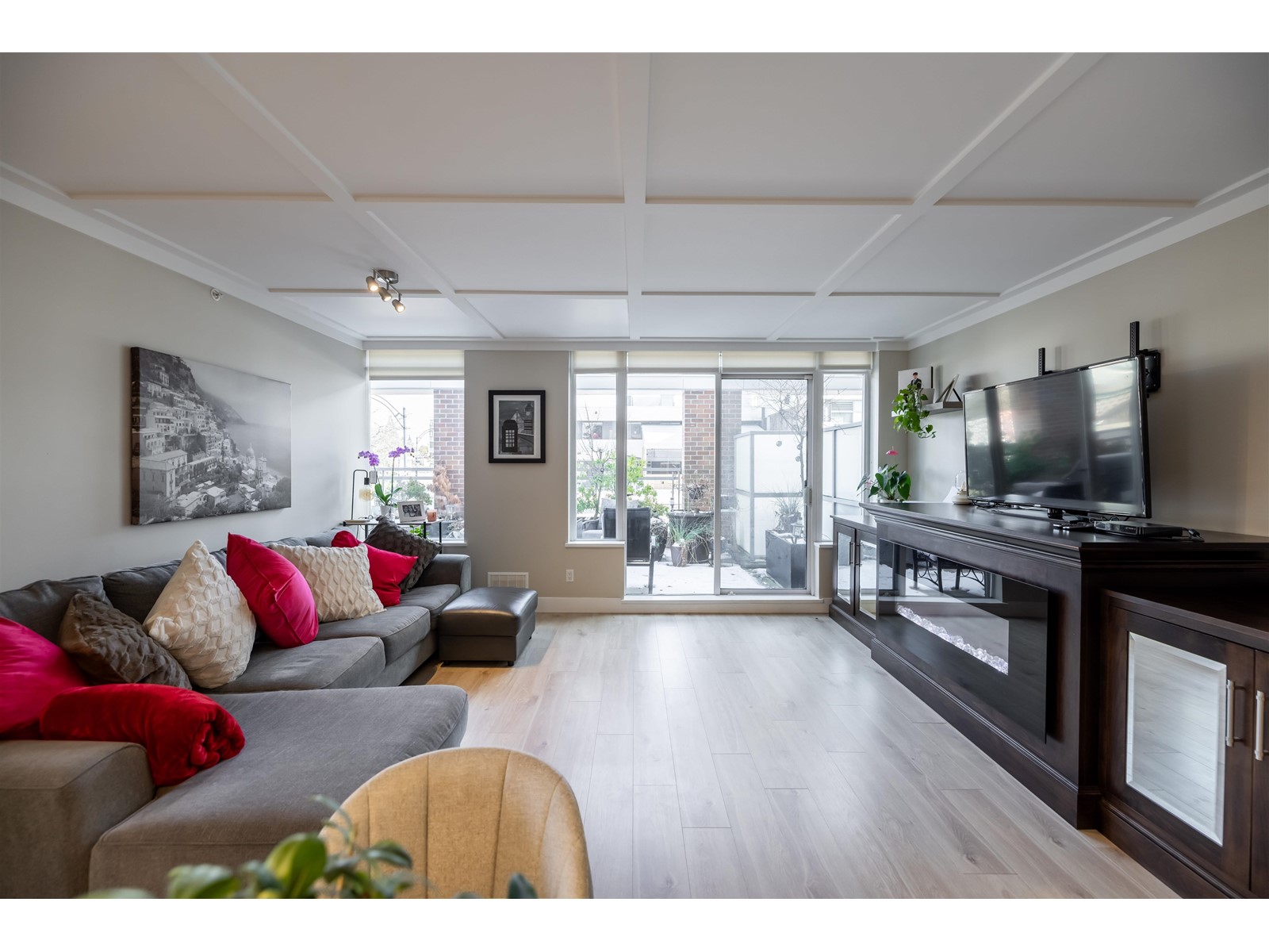 204 15152 RUSSELL AVENUE, White Rock