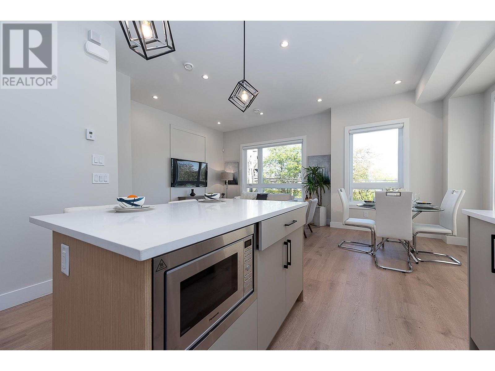 16 3033 SHELL ROAD, Richmond