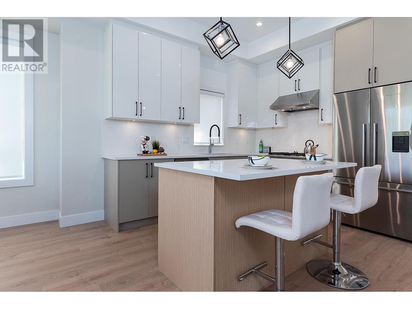 16 3033 SHELL ROAD, Richmond