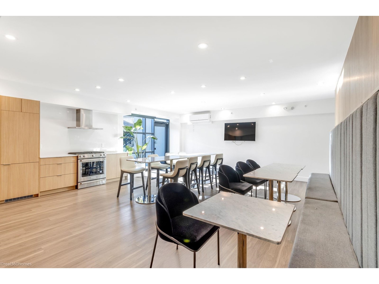 210 6960 NICHOLSON STREET, Delta real estate listing R2968956