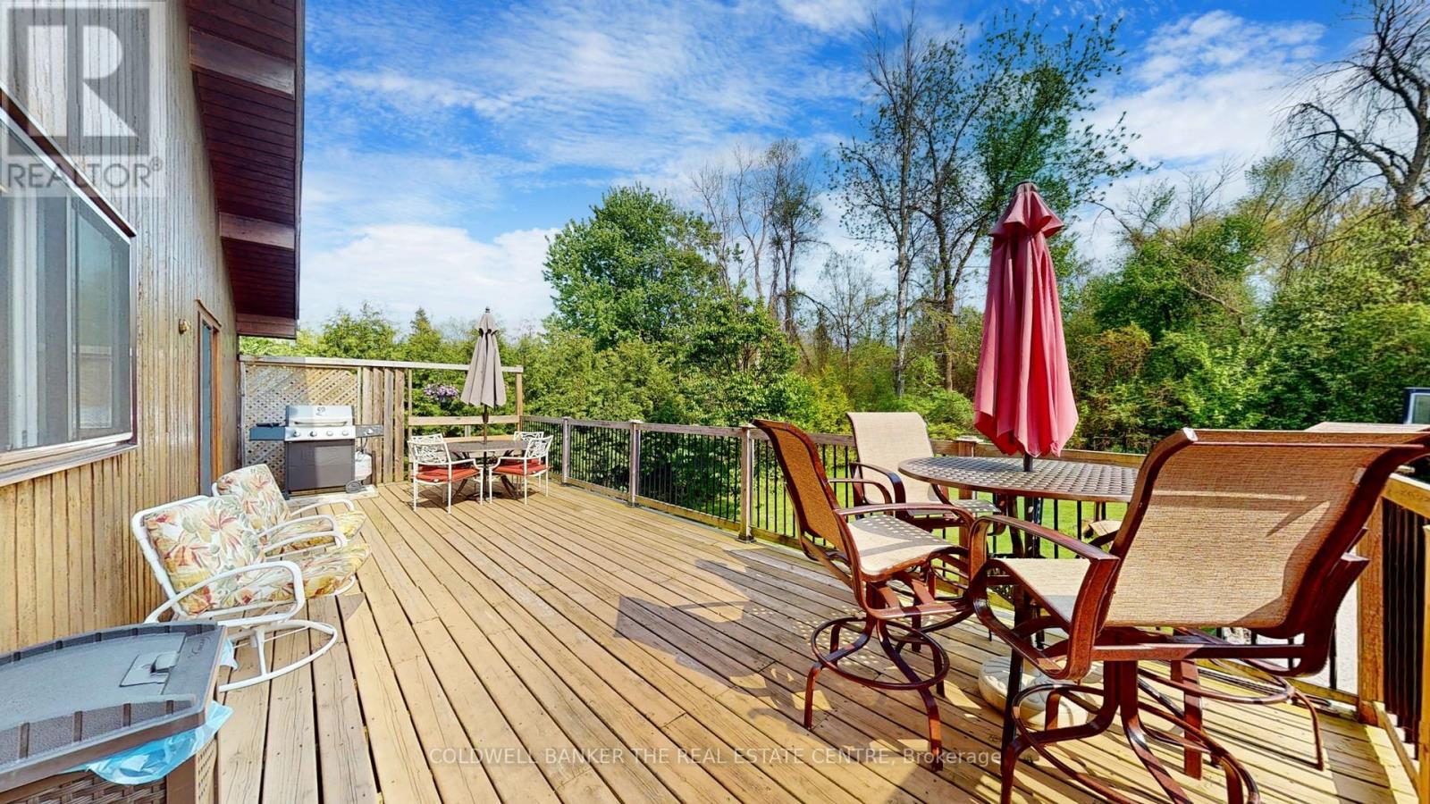 Photo 10 of 33 Lake Drive E, Georgina ON