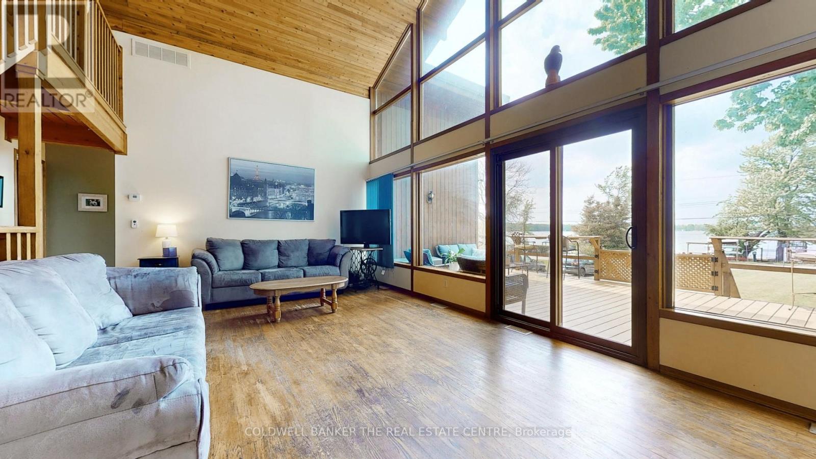 Photo 9 of 33 Lake Drive E, Georgina ON