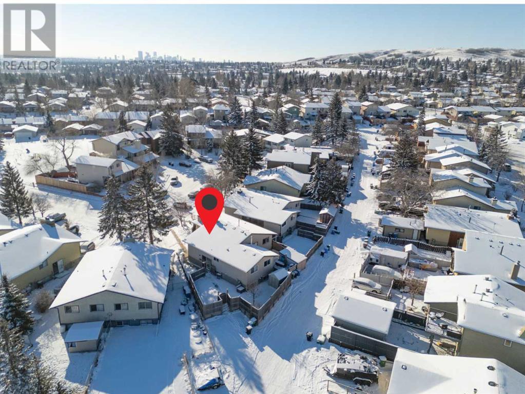 Single Family House Bi-level for Sale in  Berkley Close NW Beddington Heights Calgary 