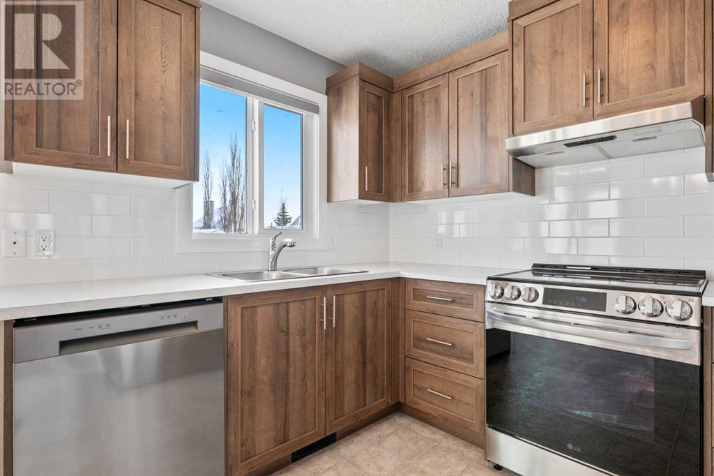 Single Family House for Sale in  Hidden Point NW Hidden Valley Calgary 