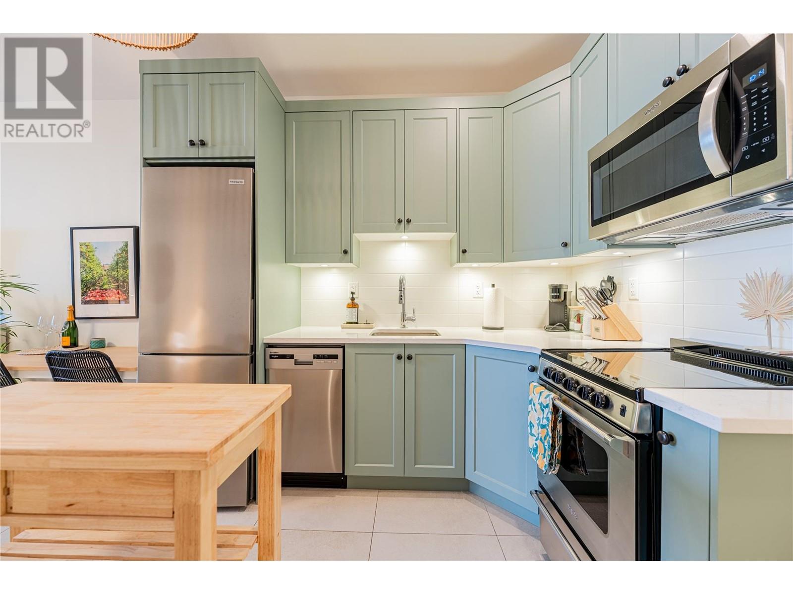 110 3475 Granite Close, Kelowna