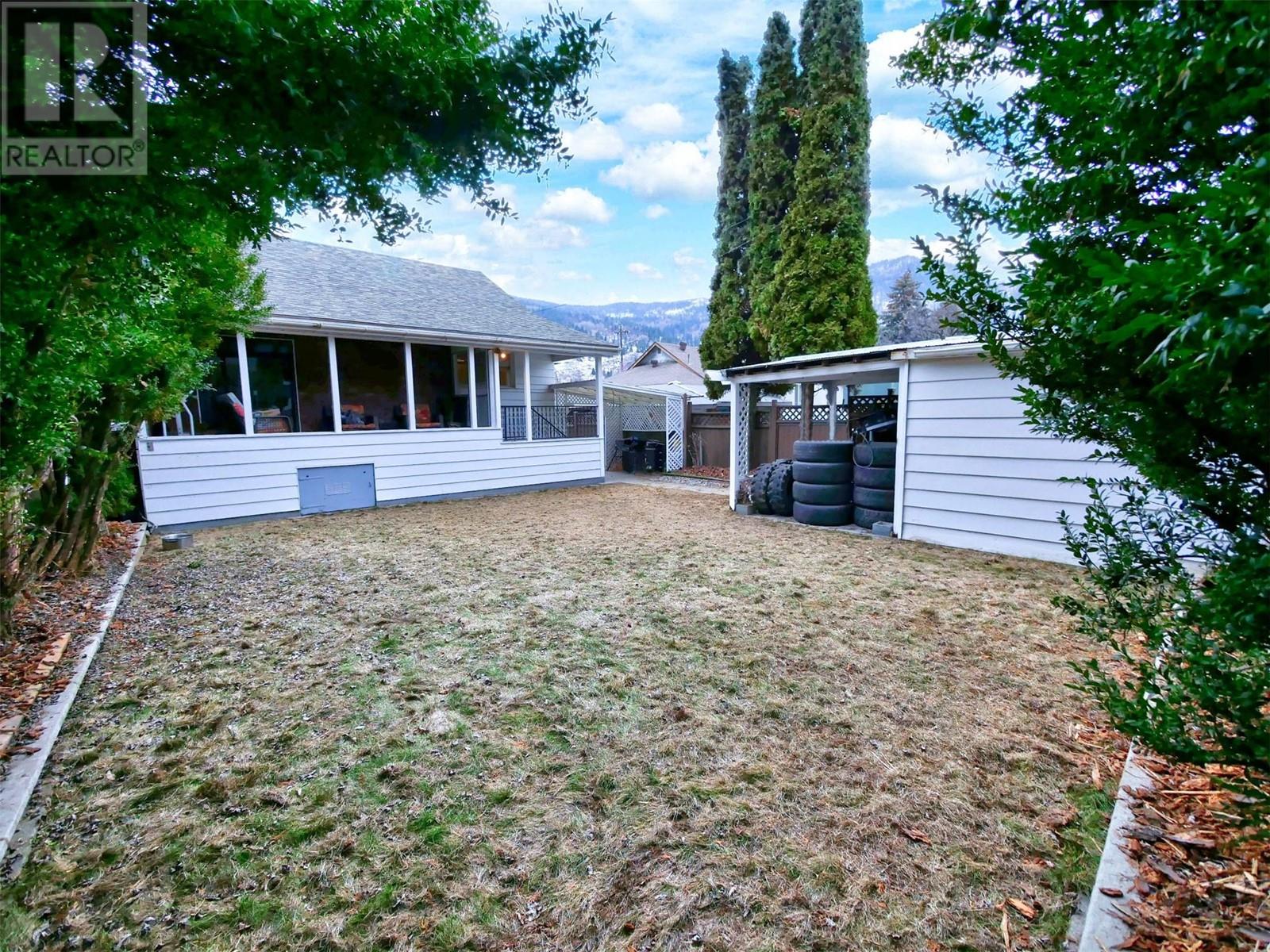 1683 Bailey Street, Trail